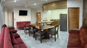 PALMAS DE CHAHUE 7 (102 MTS2) | Living area | 43-inch Smart TV with cable channels, TV