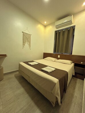 Laptop workspace, free WiFi, bed sheets