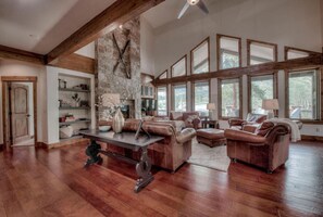 Interior - Luxury Mountain Retreat | Private Hot Tub • Stunning Views • Dog Friendly • Near 6 Ski Resorts (Silverthorne)