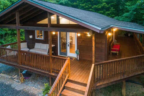 Perfectly Located Mountain Cabin with Breathtaking, Long Range Views!