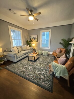 TV, fireplace, offices - Downtown, Single Story & WD, Updated (Columbus)