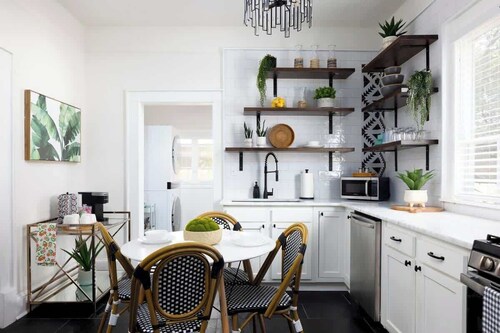 Downtown, Single Story & WD, Updated