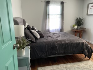 3 bedrooms, desk, iron/ironing board, free WiFi