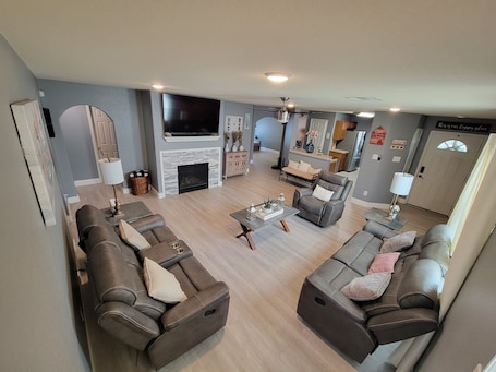 Smart TV, fireplace, stereo. Modern unique 3 bedroom home with indoor fireplace, updated to today standards.