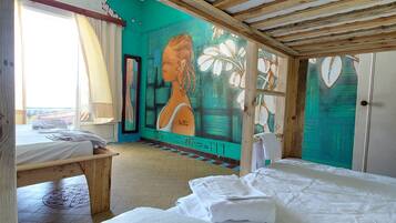 Design Quadruple Room | Hypo-allergenic bedding, soundproofing, iron/ironing board, bed sheets