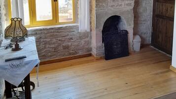 Kamar Triple Deluks, 1 kamar tidur, pemandangan gunung | Wi-Fi gratis