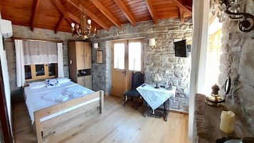 Deluxe Triple Room, 1 Bedroom, Mountain View | Free WiFi