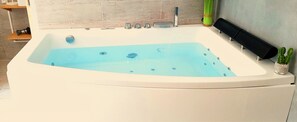 Chambre Deluxe | Baignoire à jets