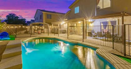 Spacious Oasis w/Private Heated Pool, Spa, Arcade Gameroom,near Cardinal stadium