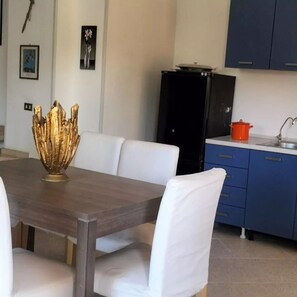 Dining - Portion of a villa within walking distance of Mondello. (Palermo)