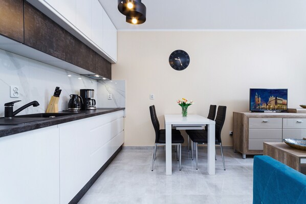 Lejlighed - 2 soveværelser - balkon | Privat køkken | Mikrobølgeovn, opvaskemaskine, kaffe-/temaskine, elkedel