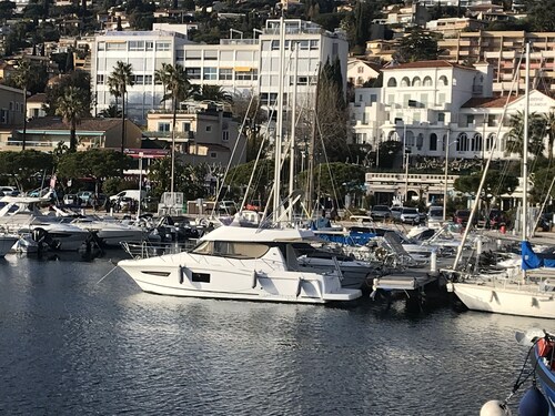 Séjour haut de gamme à Bormes – Gîte 3★, piscine et proche plages