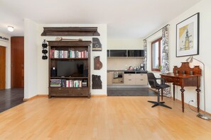 Estudio, balcón | Sala de estar