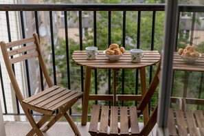 Balcony - Family Apartment Slowackiego by Renters (Kraków)