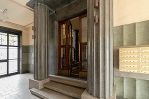 Property entrance - Family Apartment Slowackiego by Renters (Kraków)