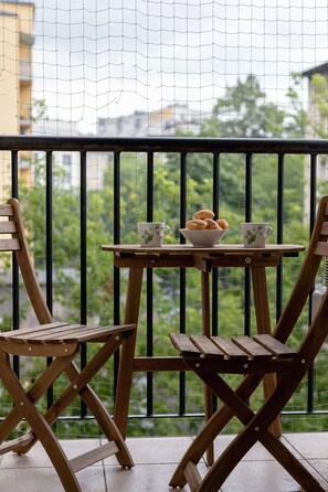 Balcony - Family Apartment Slowackiego by Renters (Kraków)