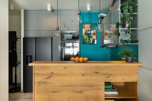 Microwave, mesin pencuci piring, dan mesin pembuat kopi/teh