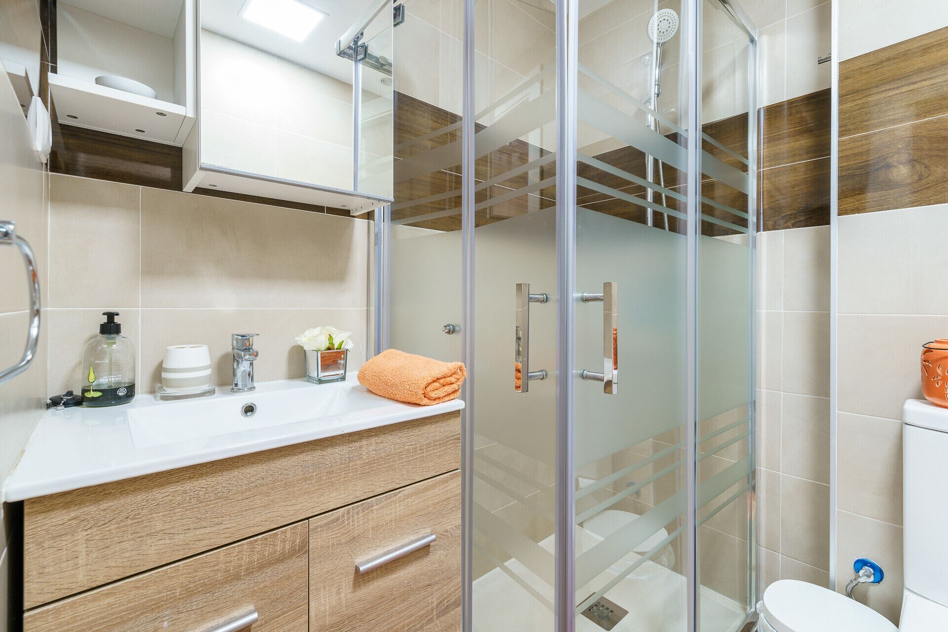 Een douche, handdoeken