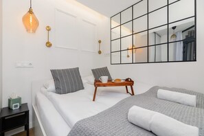 شقة - غرفة نوم واحدة - بشرفة | 1 غرفة نوم وملاءات أسرّة