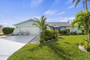Exterior - Pool, Spa, Kayaks, Bikes, Fishing gear & More (Cape Coral)