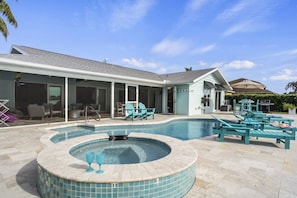 A heated pool - Pool, Spa, Kayaks, Bikes, Fishing gear & More (Cape Coral)