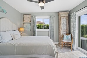 3 bedrooms, desk, iron/ironing board, travel cot - Pool, Spa, Kayaks, Bikes, Fishing gear & More (Cape Coral)