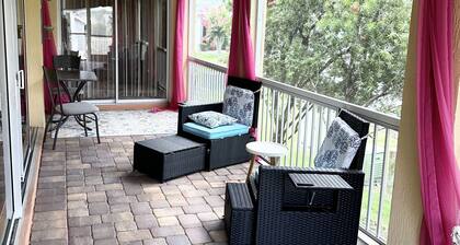 Village of Mallory, Close to Sumter Landing Sq. 3BD, 2Bath with Gas Golf Cart.