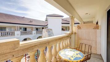 Kamar, 1 Tempat Tidur King, balkon | Pemandangan dari kamar