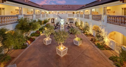 The Lodge at Healdsburg, Tapestry Collection by Hilton