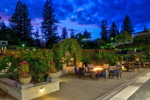 Garden - The Lodge at Healdsburg, Tapestry Collection by Hilton (Healdsburg)