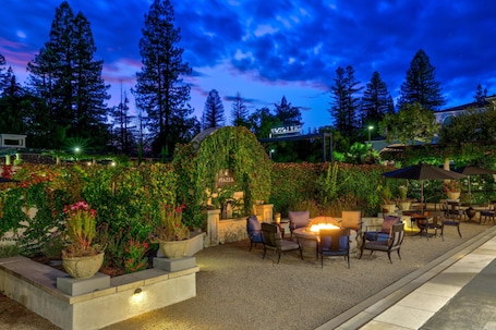 Garden. The Lodge at Healdsburg, Tapestry Collection by Hilton