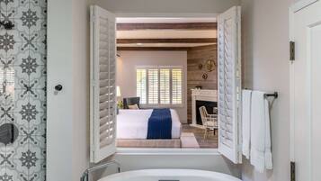 Hochwertige Bettwaren, Zimmersafe, Schreibtisch