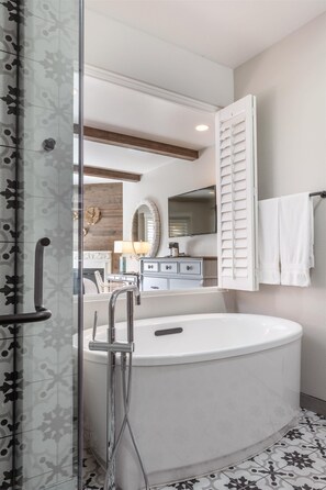 Room, 1 King Bed, Bathtub | Bathroom - The Lodge at Healdsburg, Tapestry Collection by Hilton (Healdsburg)
