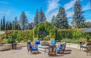 Terrace/patio - The Lodge at Healdsburg, Tapestry Collection by Hilton (Healdsburg)