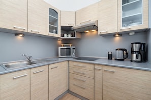 Microwave, coffee/tea maker, cookware/dishes/utensils