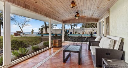 Paradise On The Bay - 4 bed 3 bath, Hot Tub, Large Pool!
