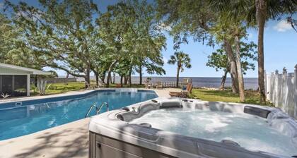 "PARADISE ON THE BAY!" Private Pool, Dock & Hot Tub!! Just 10 min to SGI