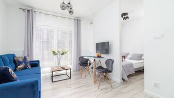 Apartment, 1 Bedroom, Balcony | Bed sheets