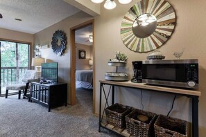 Interior - OUTDOOR POOL!/2MI TO SDC/LARGE DECK/OUTDOOR TRAIL! (Reeds Spring)