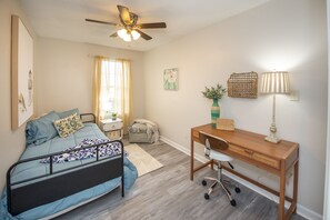2 bedrooms, desk, free WiFi, bed sheets