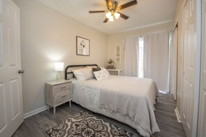 2 bedrooms, desk, free WiFi, bed sheets