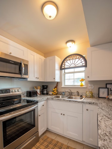 Serene Lodging with Indoor Fireplace