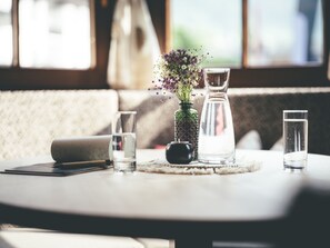 Family Apartment (Alpenrose) | Living area - Lärchenhof - Premium Apartments & Zimmer (Sankt Anton am Arlberg)