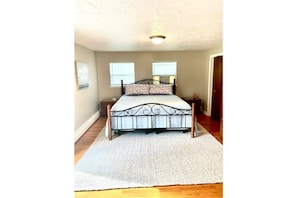 4 habitaciones, escritorio, wifi y ropa de cama