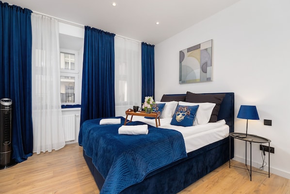 Studio, Kitchen | Bed sheets - Studio Krakow Starowislna by Renters (Kraków)