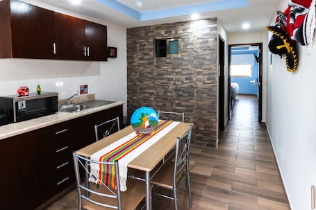 Deluxe Room | Private kitchen | Fridge, microwave