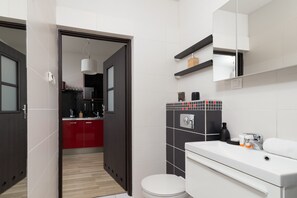 Studio, dapur | Kamar mandi | Shower, handuk, sabun, dan sampo