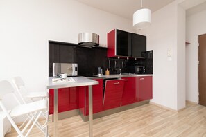 Studio, dapur | Dapur pribadi | Microwave, mesin pencuci piring, ketel listrik, dan pemanggang roti