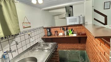 雪櫃、微波爐、廚房用具/餐具/器皿