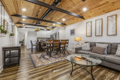 Urban Explorer Pad | 3BR + Backyard + Parking